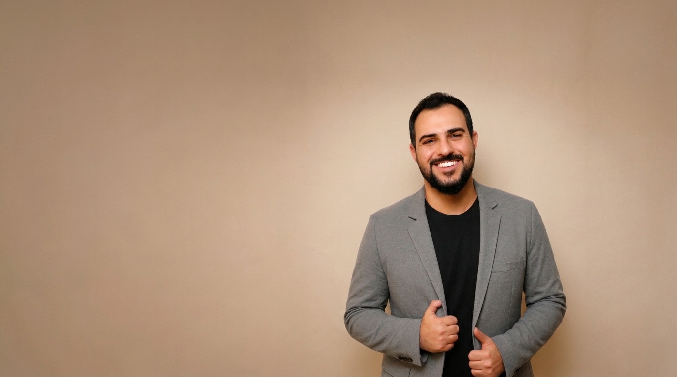 Dr. Paulo Ribeiro em consultório de psicologia de alto padrão